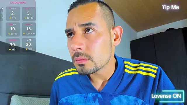 jhonyalzate2 online show from October 10, 2025, 12:55 am