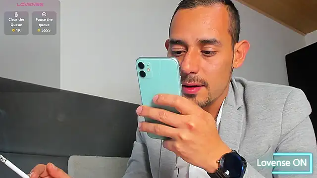 jhonyalzate2 online show from February 27, 2026, 2:56 am