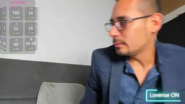 jhonyalzate2 online show from February 28, 2026, 4:01 am