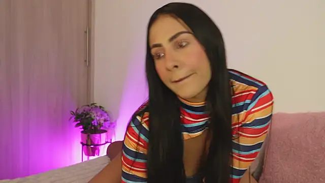 vicky rachell online show from October 19, 2025, 3:26 pm