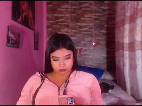 Snapshot of katrinawillff chatting on February 5, 2025, 8:32 am katrinawillff online show from February 5, 2025, 8:32 am