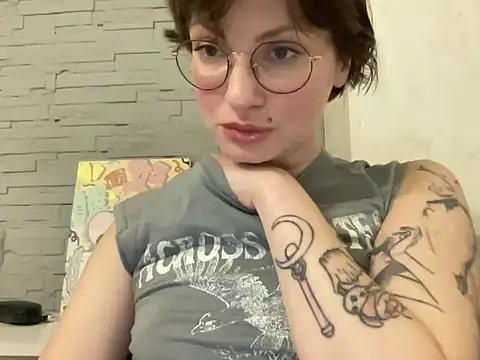 -CatchMe- online show from April 5, 2026, 10:27 pm