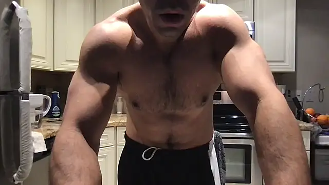 Snapshot of BigGuyMuscle chatting on February 4, 2026, 7:53 pm BigGuyMuscle online show from February 4, 2026, 7:53 pm