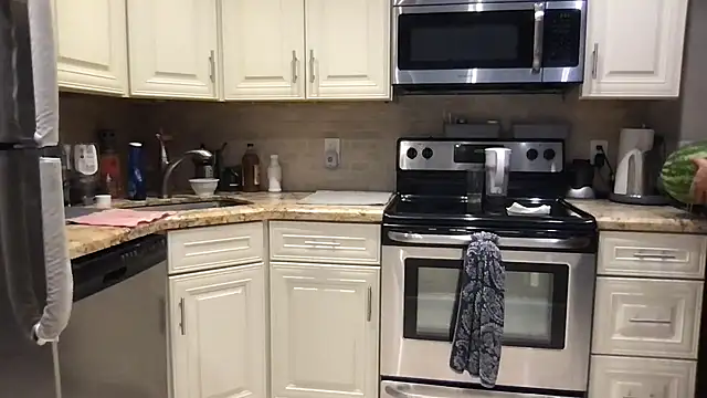 Snapshot of BigGuyMuscle chatting on January 16, 2026, 4:22 pm BigGuyMuscle online show from January 16, 2026, 4:22 pm