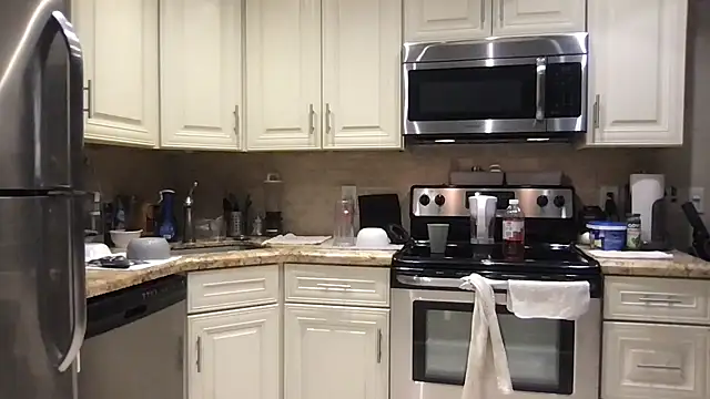 BigGuyMuscle online show from December 2, 2025, 10:22 pm