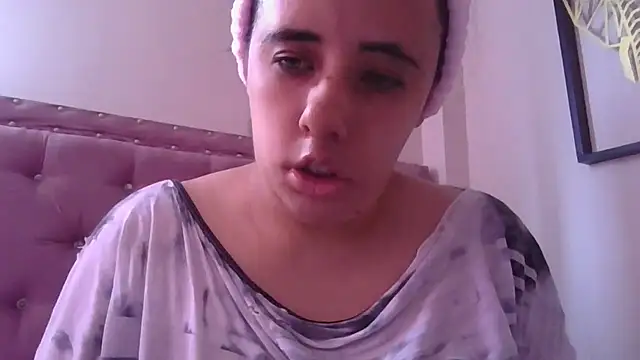 annarose19 online show from September 16, 2025, 5:47 pm