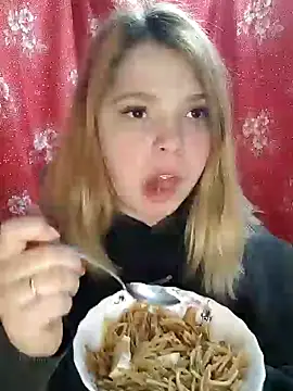 Snapshot of Zuli_Kiska chatting on February 8, 2025, 8:32 pm Zuli Kiska online show from February 8, 2025, 8:32 pm