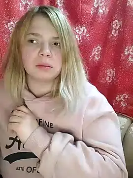 Snapshot of Zuli_Kiska chatting on January 3, 2025, 11:44 pm Zuli Kiska online show from January 3, 2025, 11:44 pm