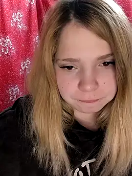 Snapshot of Zuli_Kiska chatting on February 19, 2025, 8:41 pm Zuli Kiska online show from February 19, 2025, 8:41 pm