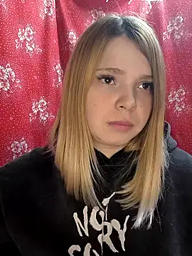 Snapshot of Zuli_Kiska chatting on February 25, 2025, 9:04 pm Zuli Kiska online show from February 25, 2025, 9:04 pm
