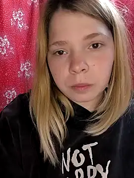 Snapshot of Zuli_Kiska chatting on March 8, 2025, 12:44 am Zuli Kiska online show from March 8, 2025, 12:44 am