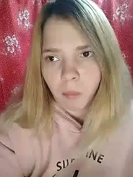Snapshot of Zuli_Kiska chatting on January 13, 2025, 8:37 pm Zuli Kiska online show from January 13, 2025, 8:37 pm