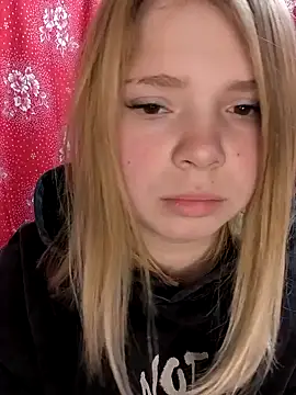 Snapshot of Zuli_Kiska chatting on February 26, 2025, 9:20 pm Zuli Kiska online show from February 26, 2025, 9:20 pm