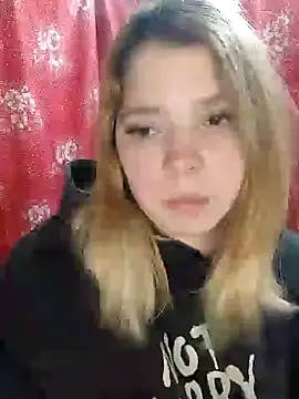 Snapshot of Zuli_Kiska chatting on February 6, 2025, 8:56 pm Zuli Kiska online show from February 6, 2025, 8:56 pm