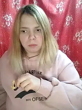 Snapshot of Zuli_Kiska chatting on January 14, 2025, 11:27 pm Zuli Kiska online show from January 14, 2025, 11:27 pm