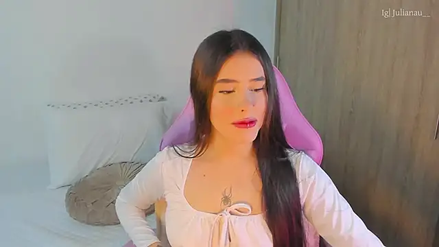 iriswest  online show from March 15, 2025, 11:17 pm