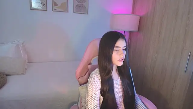 iriswest  online show from September 24, 2025, 11:43 pm