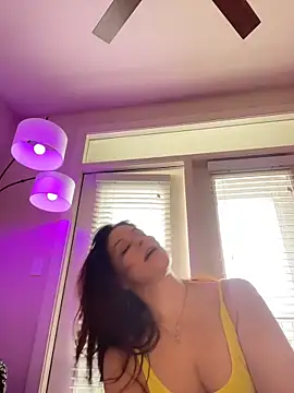 bellafreakyfun online show from March 9, 2026, 5:16 pm