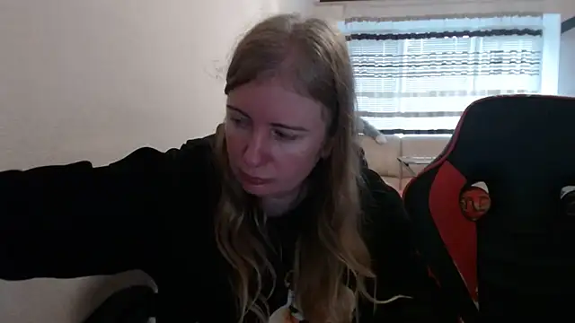 PeterAndJen online show from November 21, 2025, 8:24 am