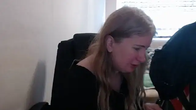 PeterAndJen online show from April 4, 2026, 5:47 am