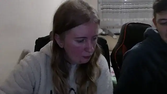 PeterAndJen online show from November 9, 2025, 7:51 pm