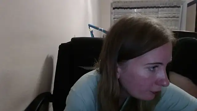 Snapshot of PeterAndJen chatting on September 13, 2025, 5:24 pm PeterAndJen online show from September 13, 2025, 5:24 pm