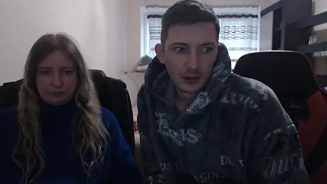 Snapshot of PeterAndJen chatting on March 16, 2025, 4:23 pm PeterAndJen online show from March 16, 2025, 4:23 pm