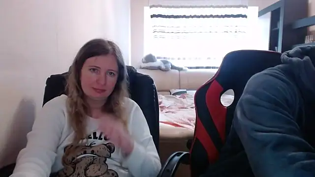 Snapshot of PeterAndJen chatting on March 12, 2025, 9:23 am PeterAndJen online show from March 12, 2025, 9:23 am
