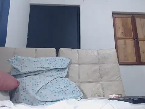 womancute online show from October 9, 2025, 3:07 am