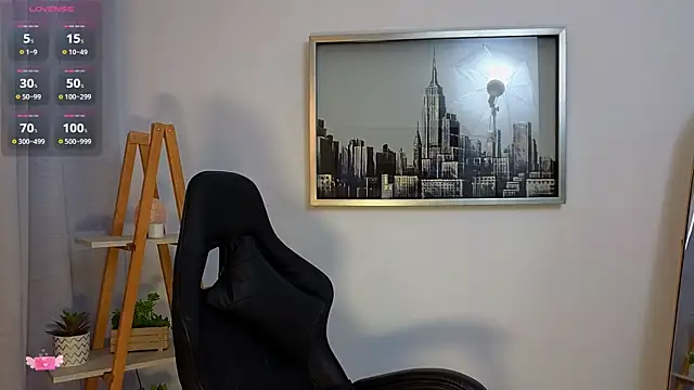 bella  adams online show from October 8, 2025, 2:18 pm