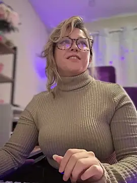 Snapshot of JennKenobi chatting on February 13, 2025, 3:03 pm JennKenobi online show from February 13, 2025, 3:03 pm