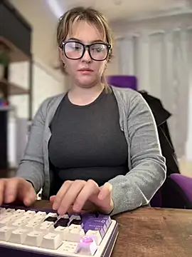 Snapshot of JennKenobi chatting on February 19, 2025, 2:55 pm JennKenobi online show from February 19, 2025, 2:55 pm