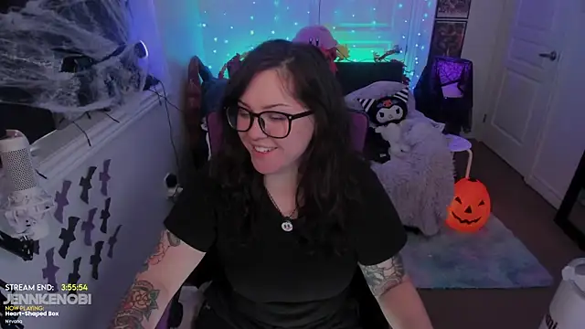 Snapshot of JennKenobi chatting on October 28, 2025, 2:38 pm JennKenobi online show from October 28, 2025, 2:38 pm