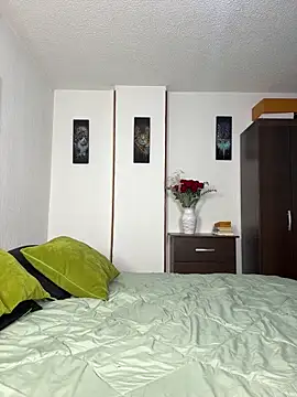 Angela isabella online show from March 5, 2026, 9:33 pm