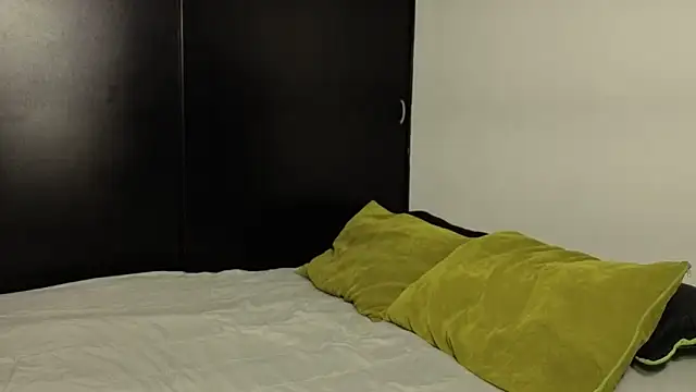 Angela isabella online show from October 28, 2025, 12:37 pm