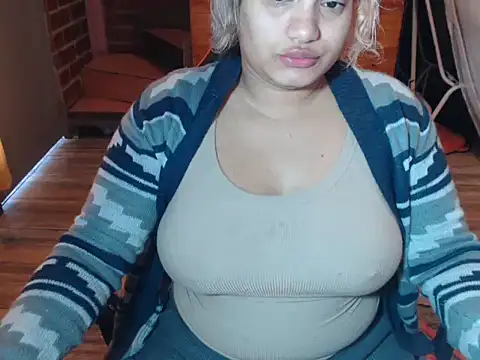 Hilarybunnyy online show from April 28, 2026, 2:32 pm