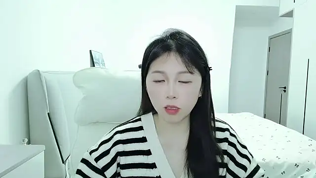 Sunset glow online show from November 18, 2025, 2:49 am