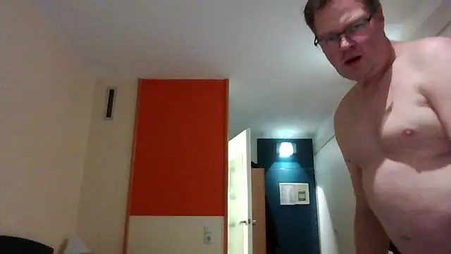 Snapshot of slavedh chatting on December 9, 2024, 10:41 pm slavedh online show from December 9, 2024, 10:41 pm