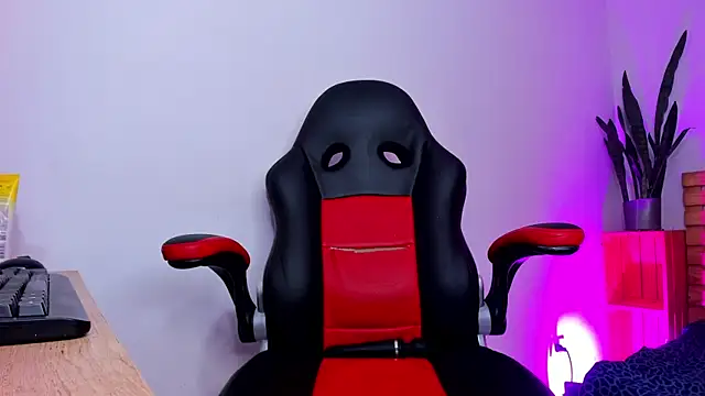 Snapshot of MaryJaneDove chatting on February 7, 2025, 8:11 am MaryJaneDove online show from February 7, 2025, 8:11 am