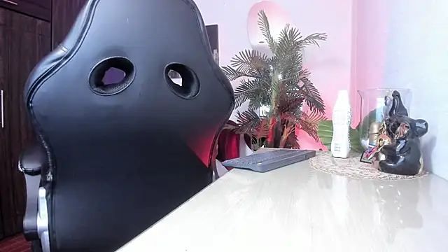 Amaia Bushida online show from April 8, 2026, 12:01 am