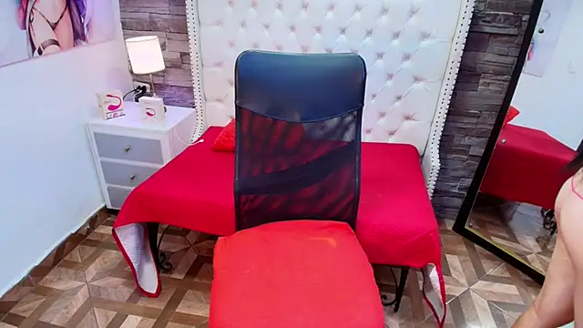 TRINY TS online show from October 31, 2025, 9:32 pm