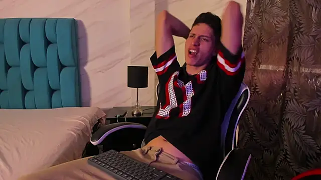 Tyler Cold online show from October 8, 2025, 7:03 pm