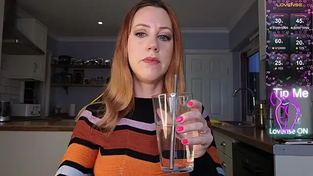 Snapshot of stripmequick chatting on February 5, 2026, 4:14 pm stripmequick online show from February 5, 2026, 4:14 pm