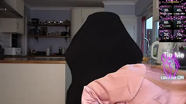 Snapshot of stripmequick chatting on February 19, 2026, 9:39 am stripmequick online show from February 19, 2026, 9:39 am