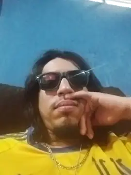 AlexAlejandro13 online show from April 15, 2026, 10:32 pm