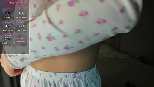 Snapshot of Bella_Foryou chatting on February 17, 2026, 5:05 am Bella Foryou online show from February 17, 2026, 5:05 am