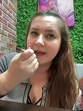 CandyShoopp online show from March 6, 2025, 5:43 pm