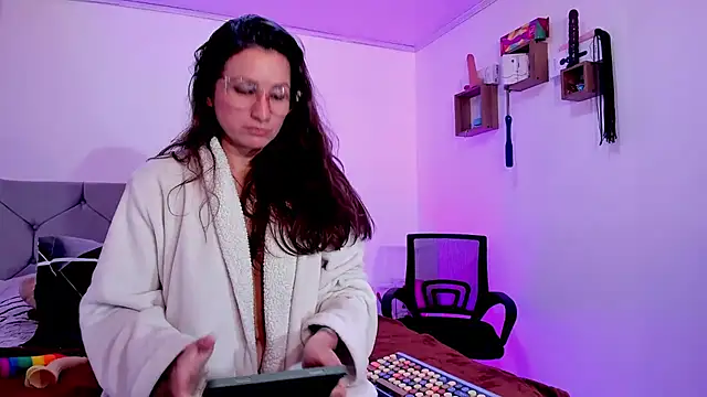 vanessabrown  online show from November 6, 2025, 2:15 am