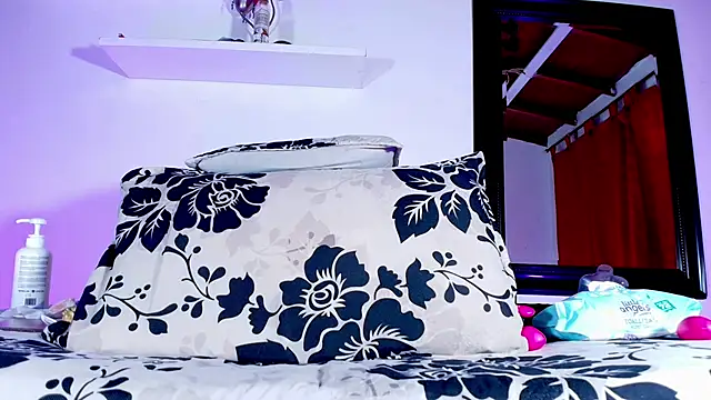 sofi decker online show from March 13, 2025, 3:11 am