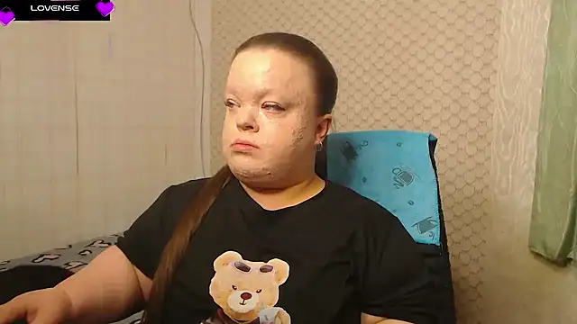 Janiffer MiMi online show from April 14, 2026, 3:39 pm